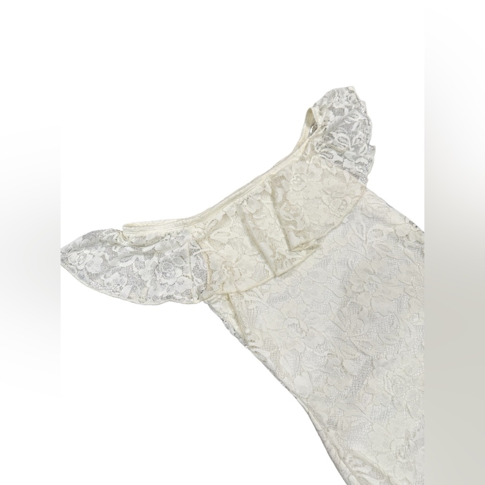 Express Off White Lace Bodysuit - Picture 2 of 7